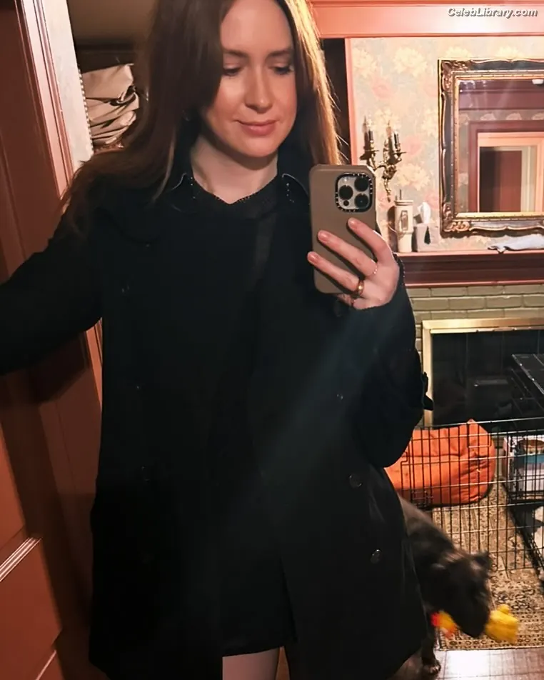 Karen Gillan photo 13 of 789