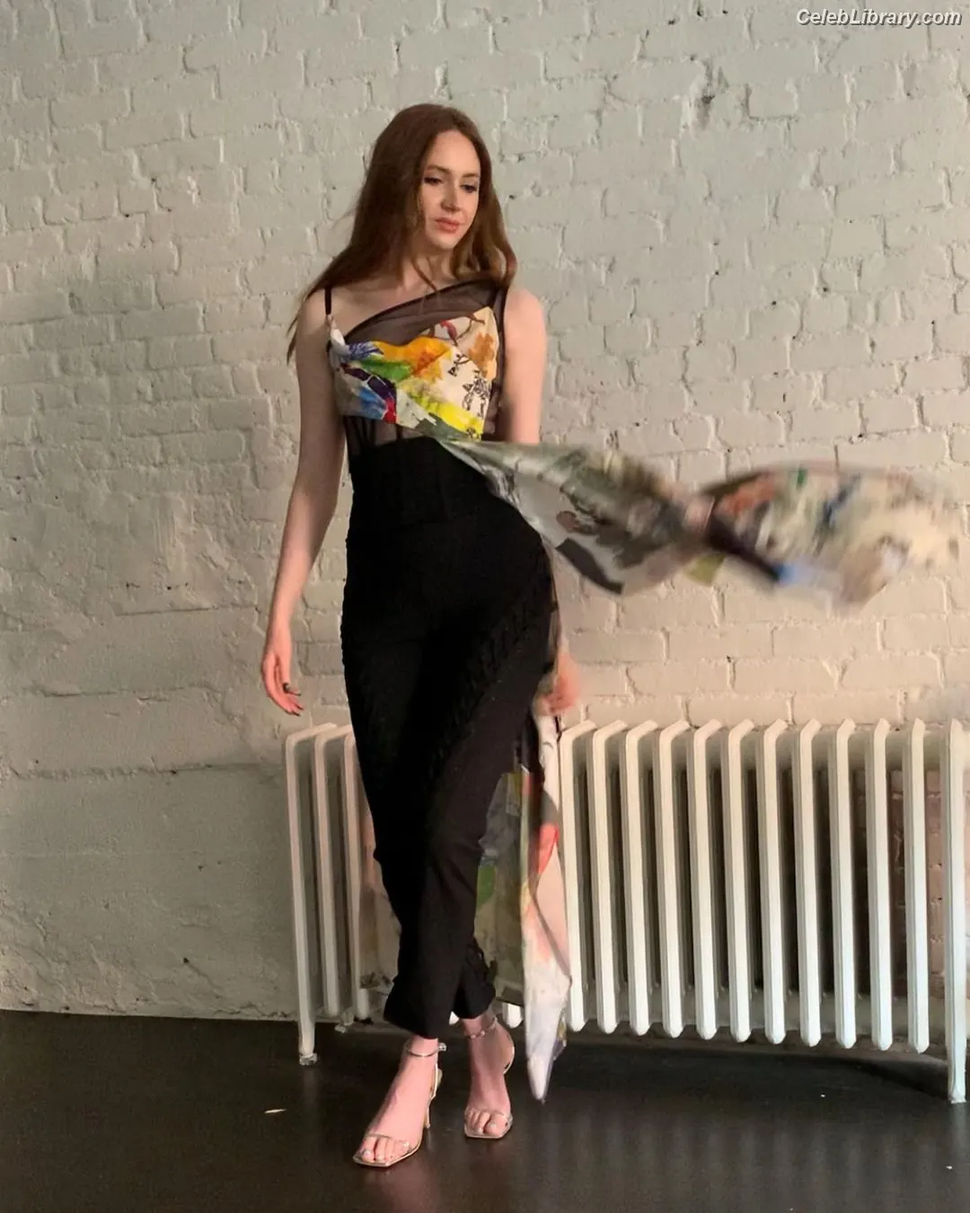 Karen Gillan photo 23 of 789