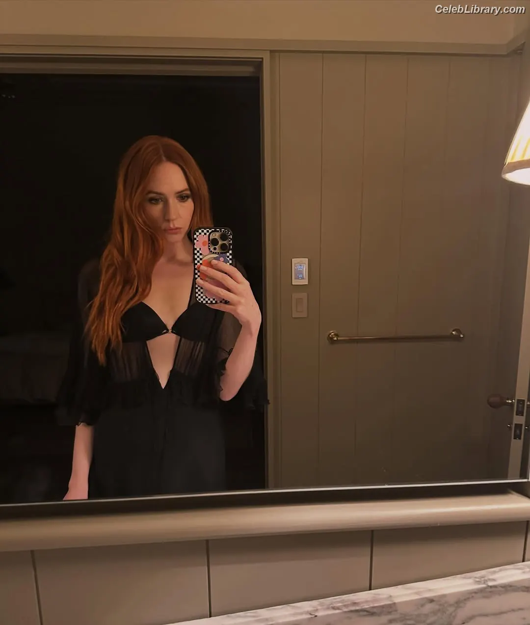 Karen Gillan photo 13 of 789
