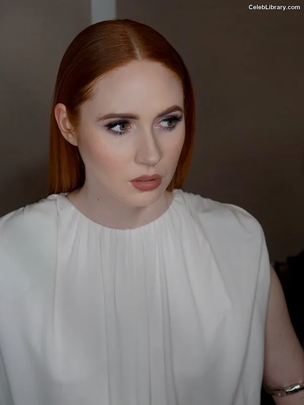 Karen Gillan photo 5 of 787