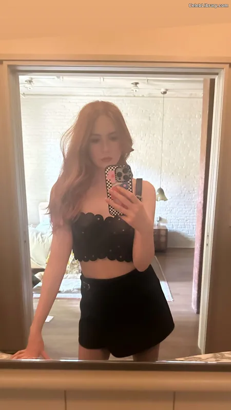 Karen Gillan photo 9 of 787