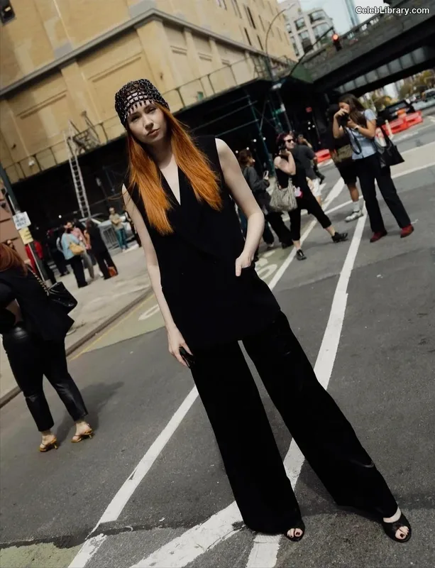 Karen Gillan photo 10 of 787