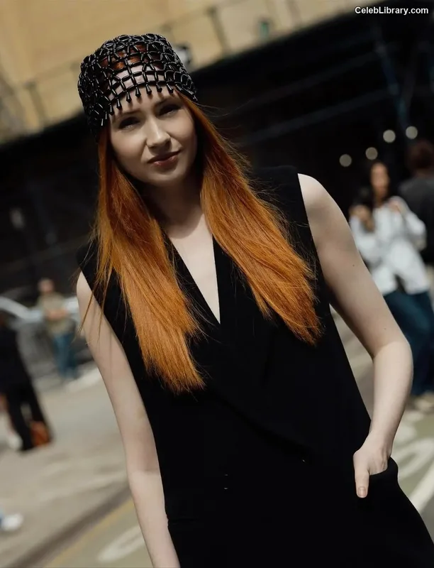 Karen Gillan photo 12 of 787