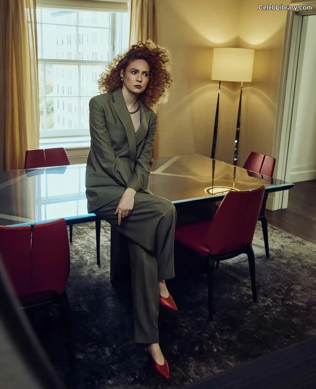 Karen Gillan photo 17 of 787