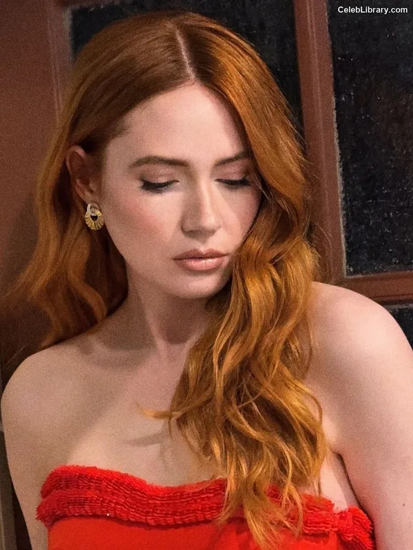 Karen Gillan photo 23 of 787