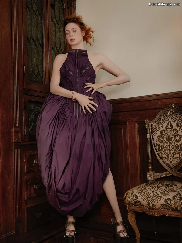 Karen Gillan photo 1 of 787