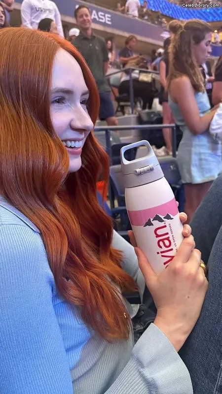 Karen Gillan photo 2 of 787
