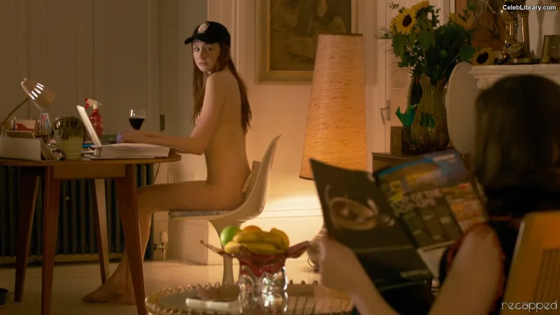 Karen Gillan photo 17 of 787