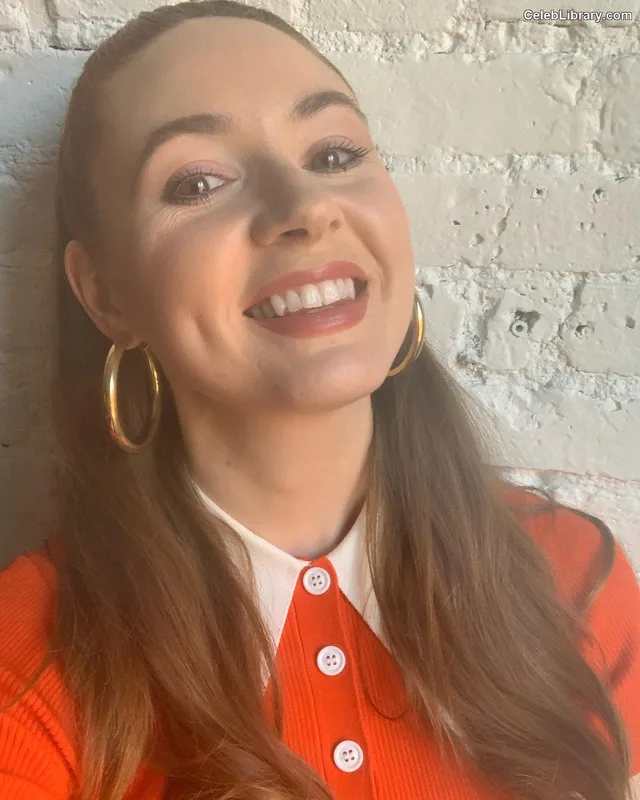 Karen Gillan photo 2 of 787