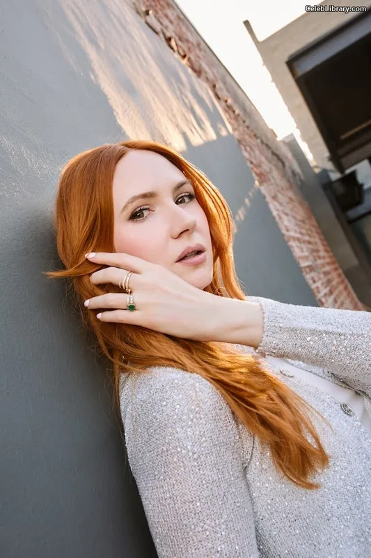 Karen Gillan photo 3 of 787