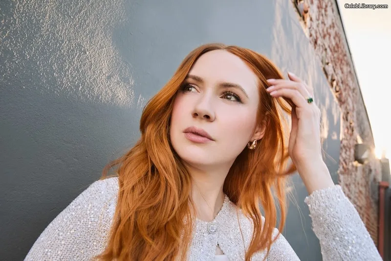 Karen Gillan photo 4 of 787
