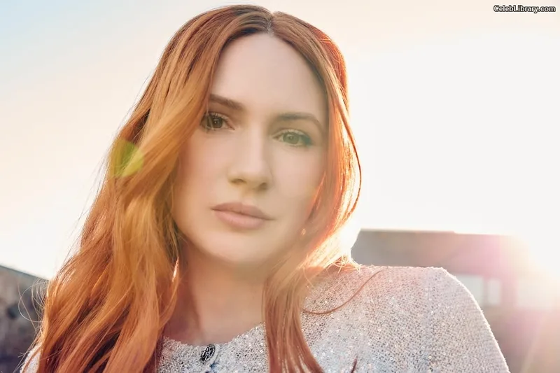 Karen Gillan photo 5 of 787