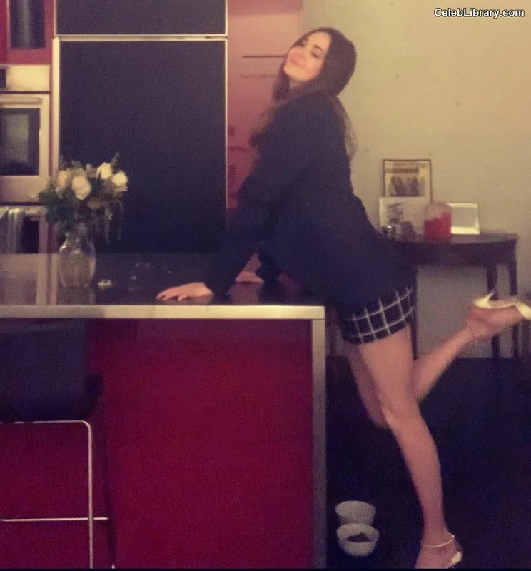 Karen Gillan photo 10 of 787