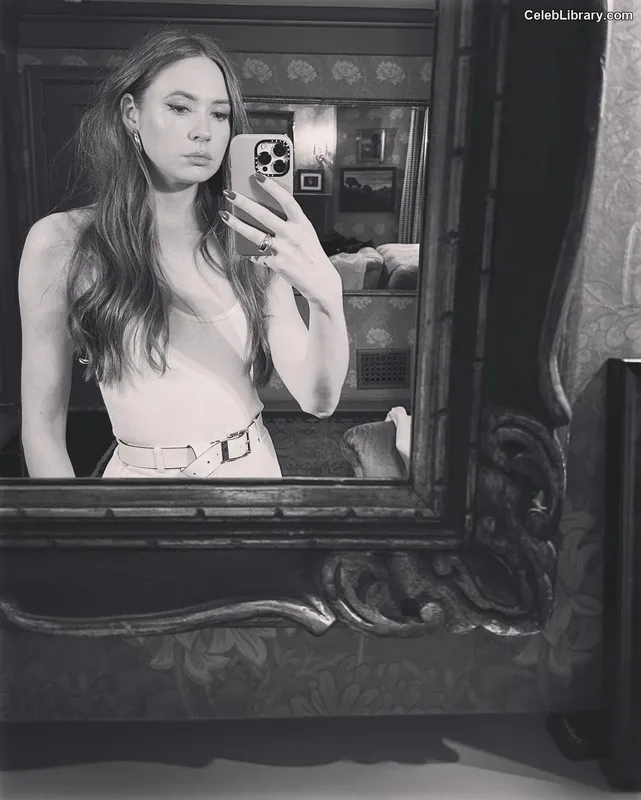 Karen Gillan photo 14 of 787