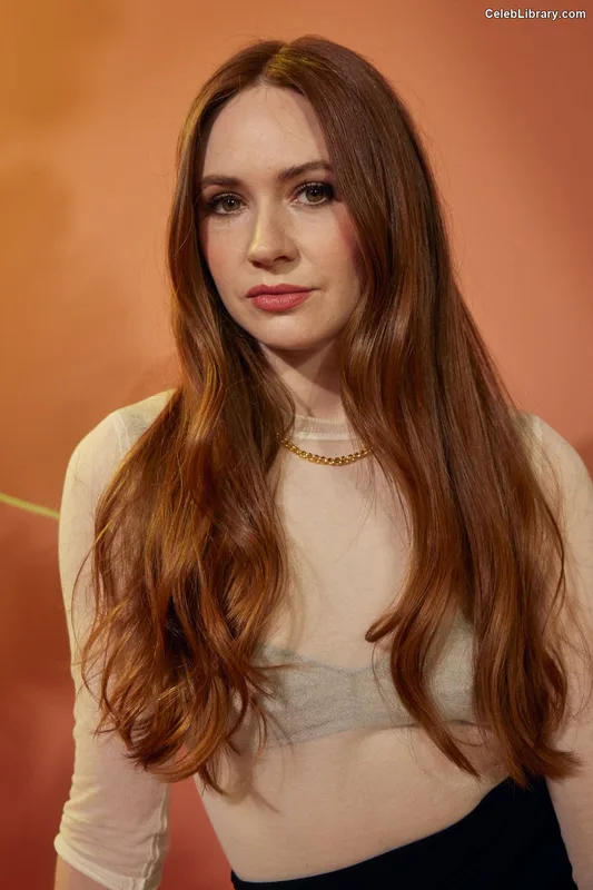 Karen Gillan photo 3 of 787