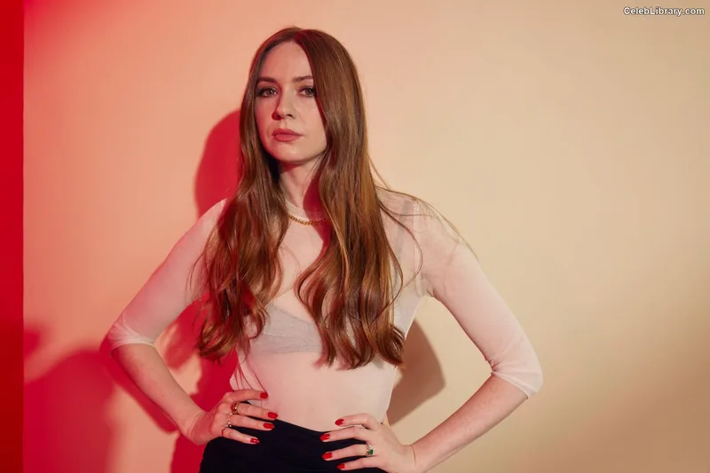 Karen Gillan photo 4 of 787