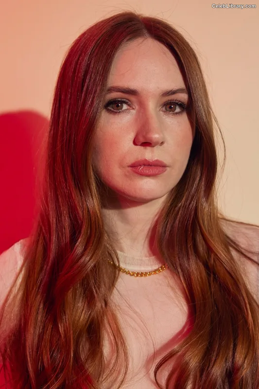 Karen Gillan photo 6 of 787