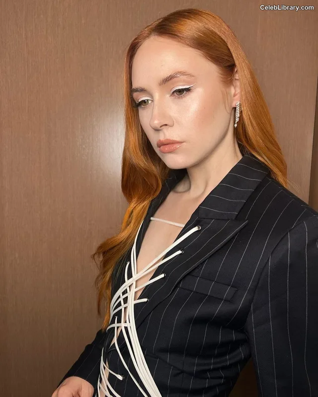 Karen Gillan photo 7 of 787