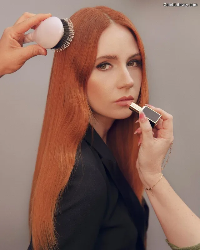 Karen Gillan photo 10 of 787