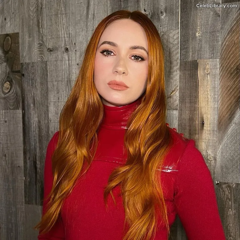 Karen Gillan photo 19 of 787