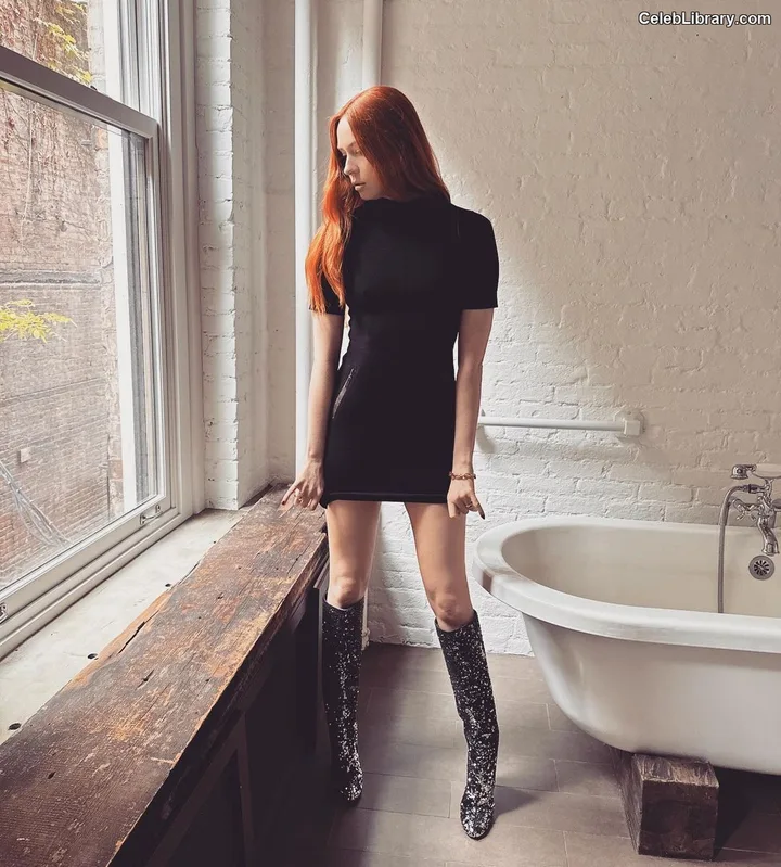 Karen Gillan photo 20 of 787