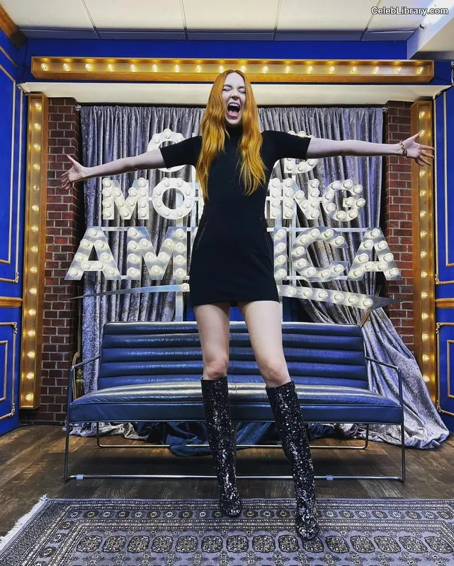 Karen Gillan photo 24 of 787