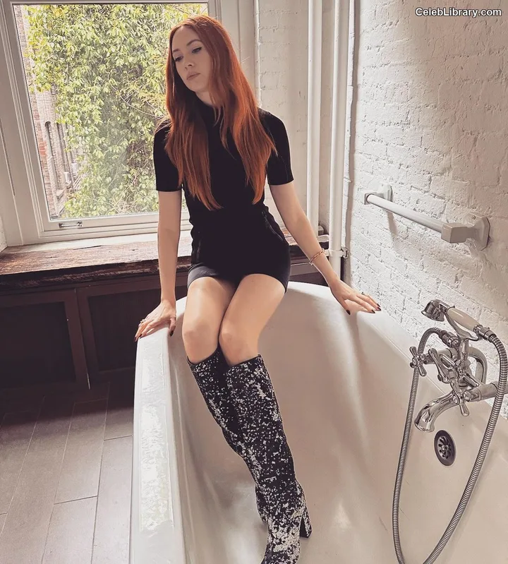 Karen Gillan photo 1 of 787