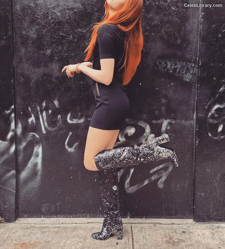 Karen Gillan photo 2 of 787