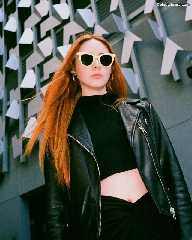 Karen Gillan photo 10 of 787