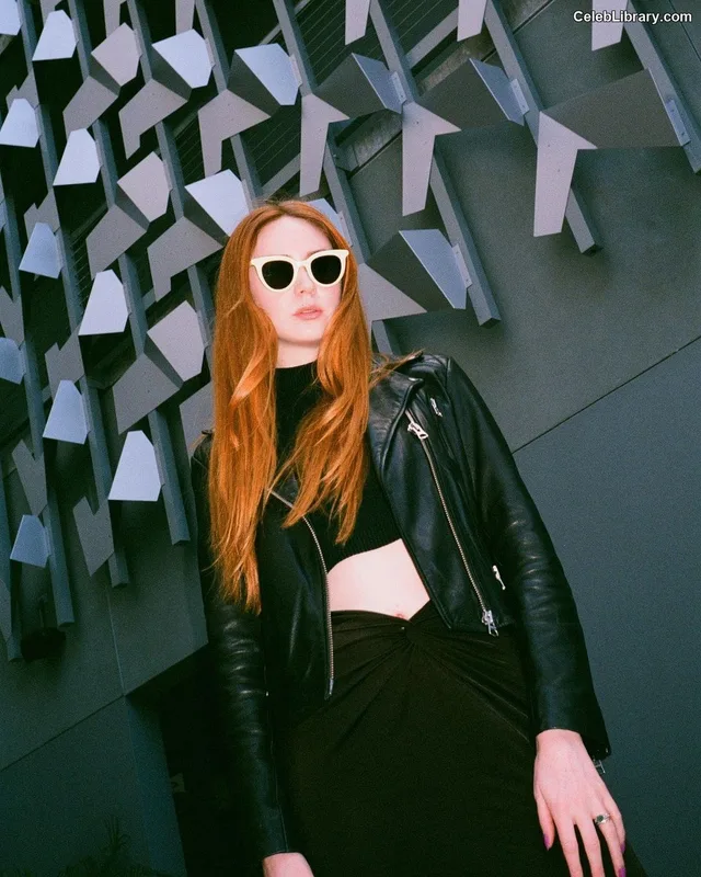 Karen Gillan photo 11 of 787