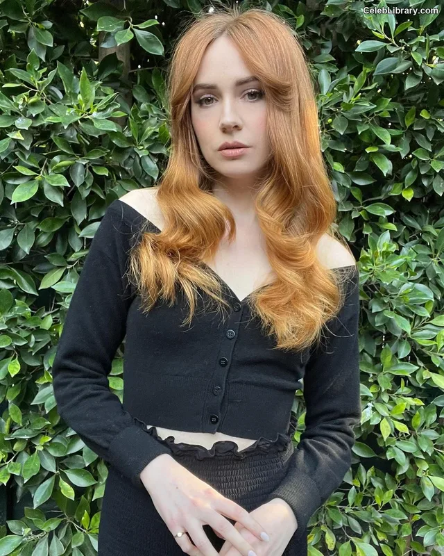 Karen Gillan photo 11 of 787