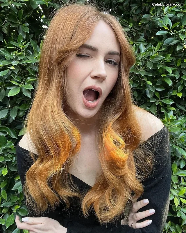 Karen Gillan photo 12 of 787