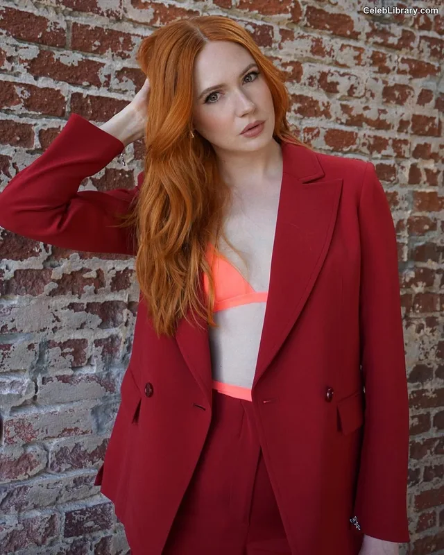Karen Gillan photo 23 of 787