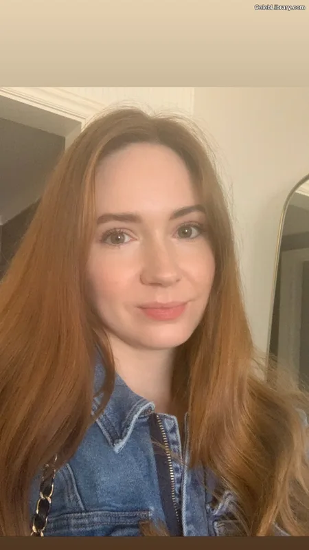 Karen Gillan photo 1 of 787