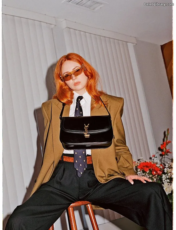 Karen Gillan photo 6 of 787
