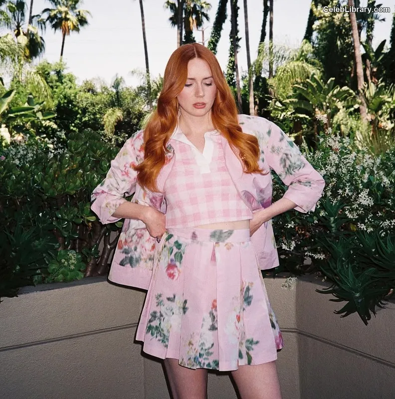 Karen Gillan photo 8 of 787