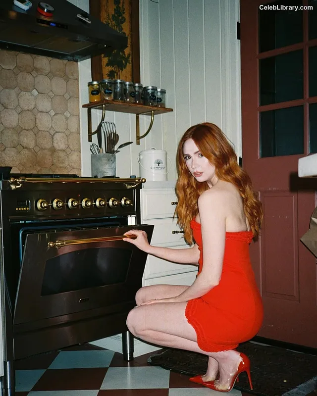 Karen Gillan photo 9 of 787