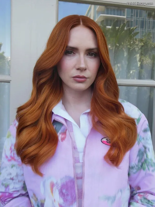 Karen Gillan photo 11 of 787