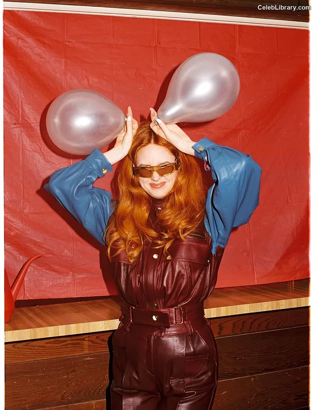 Karen Gillan photo 12 of 787
