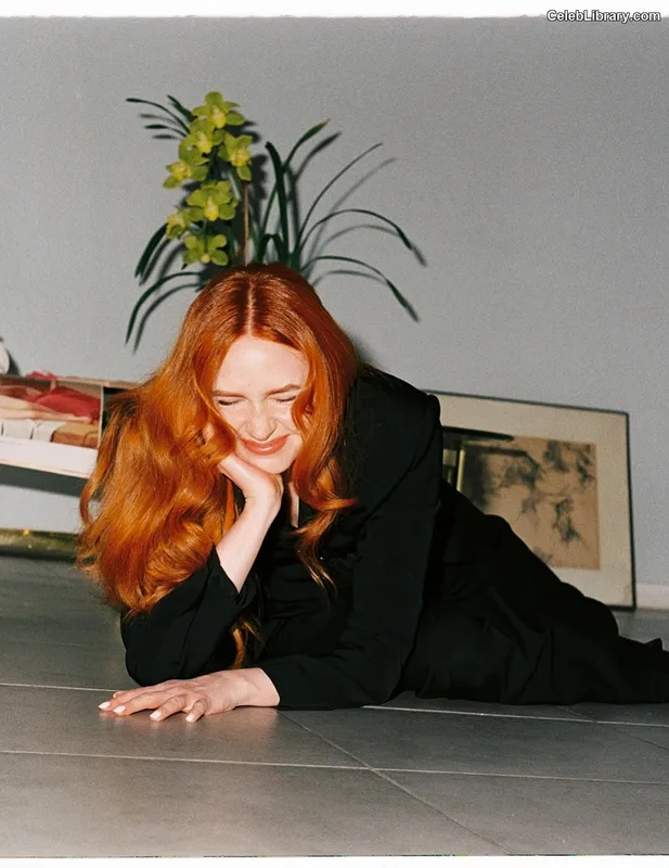 Karen Gillan photo 14 of 787