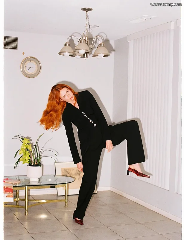 Karen Gillan photo 15 of 787