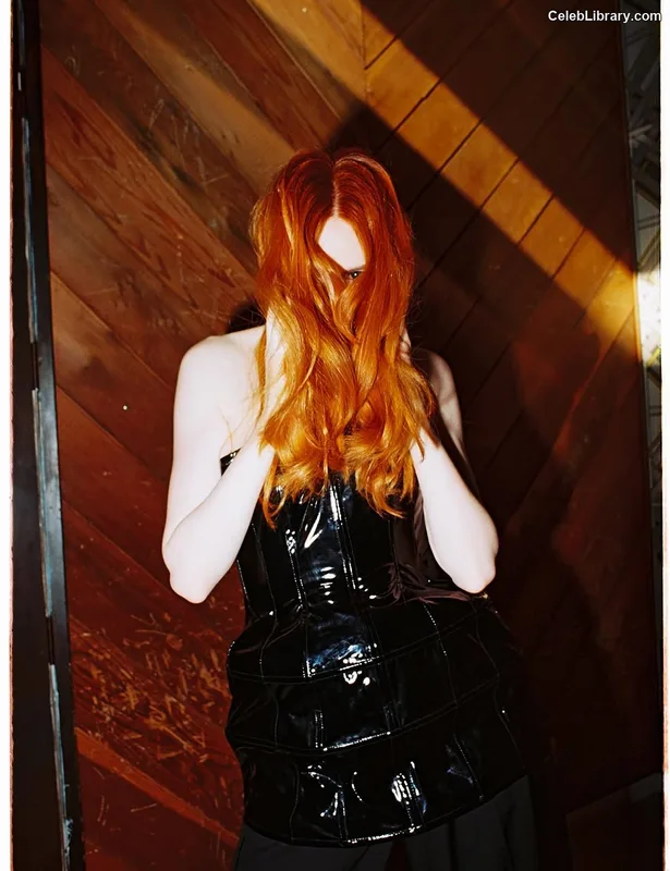 Karen Gillan photo 16 of 787