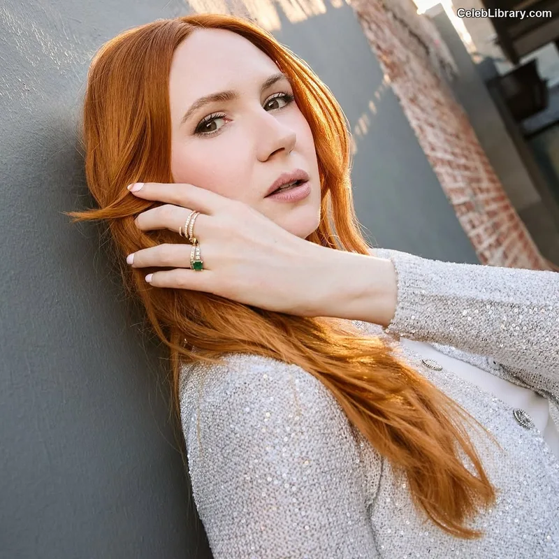 Karen Gillan photo 23 of 787