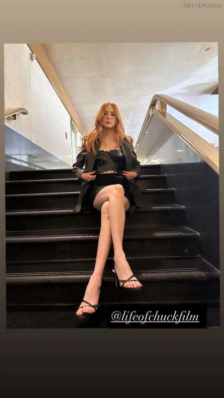 Karen Gillan photo 1 of 787