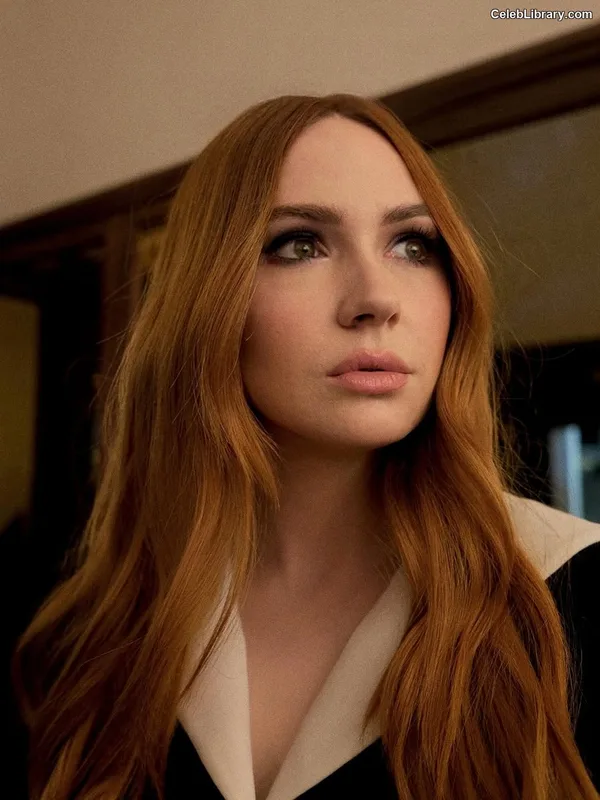 Karen Gillan photo 3 of 787