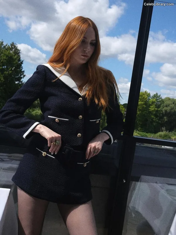 Karen Gillan photo 5 of 787