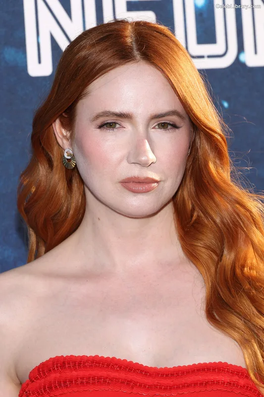 Karen Gillan photo 8 of 787