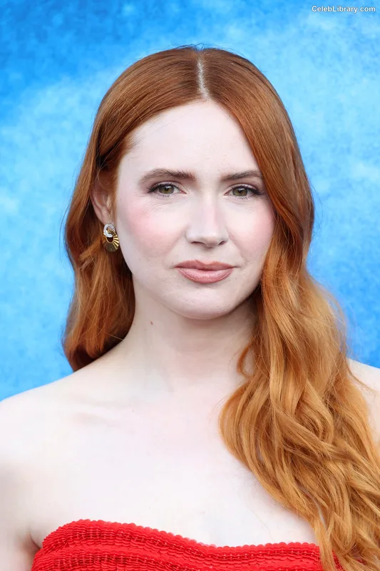 Karen Gillan photo 12 of 787