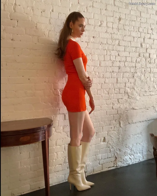 Karen Gillan photo 14 of 787