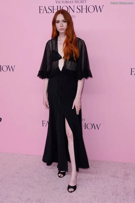 Karen Gillan photo 17 of 787